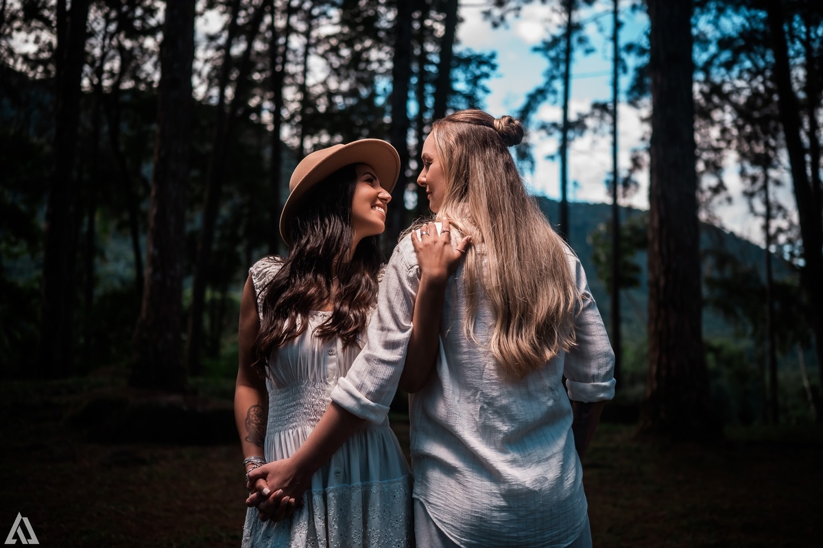 Wedding Casamento homoafetivo lésbica homossexual Buffet Making Off  Cerimonialista Fotógrafo Vestido Foto Noiva Camila Hoffmann Cerimonial Elimeire Dani Vidal La Belle Maison Lena Buffet Casarão Penedo Diva Buffet Buquê Resende Penedo Itatiaia 