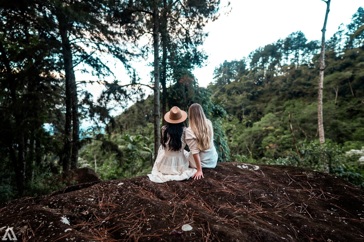 Wedding Casamento homoafetivo lésbica homossexual Buffet Making Off  Cerimonialista Fotógrafo Vestido Foto Noiva Camila Hoffmann Cerimonial Elimeire Dani Vidal La Belle Maison Lena Buffet Casarão Penedo Diva Buffet Buquê Resende Penedo Itatiaia 