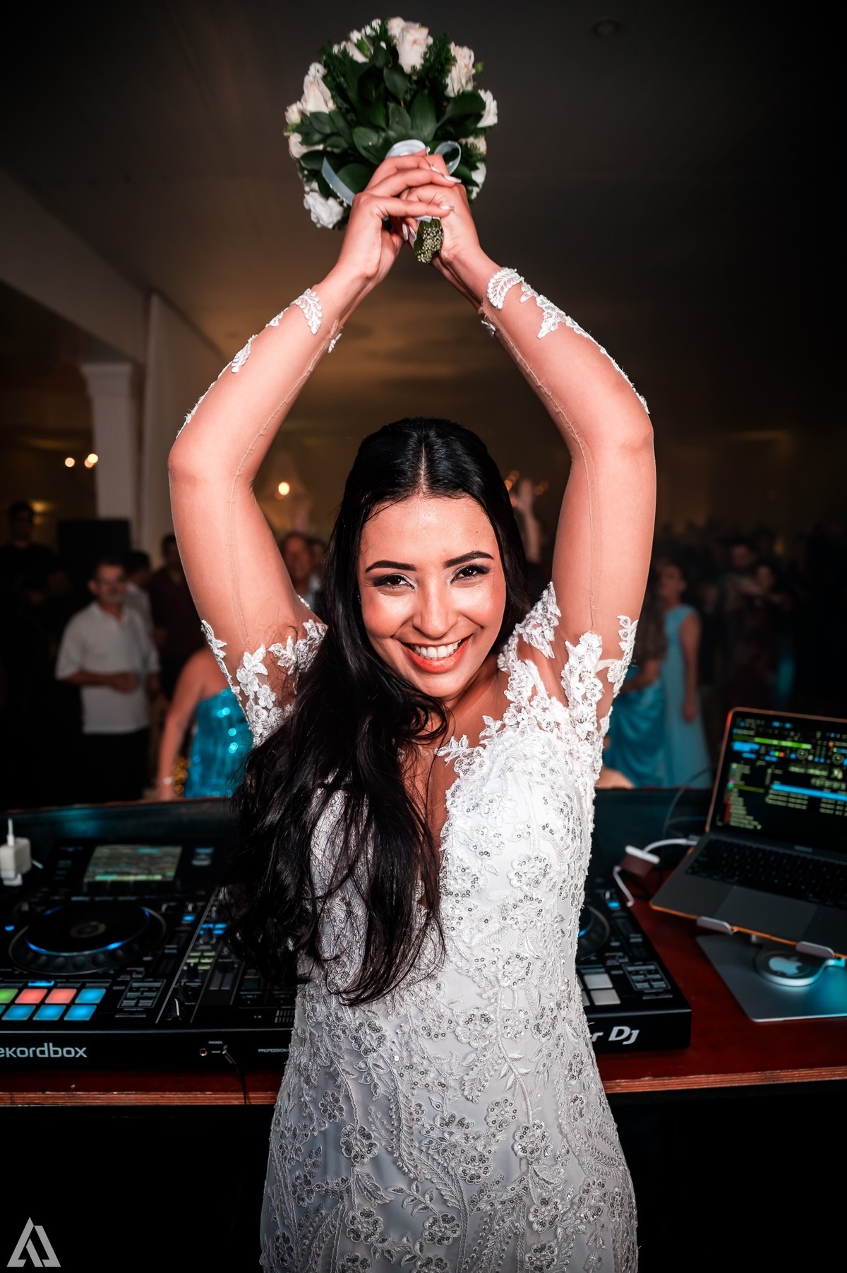 Wedding Casamento Buffet Making Off Decoração Cerimonialista Fotógrafo Vestido Noiva Noivo Camila Hoffmann Cerimonial Elimeire Assessoria de Evento Dani Vidal Vila Nova La Belle Maison Lena Buffet Casarão Penedo Diva Buffet Buquê Resende Penedo 