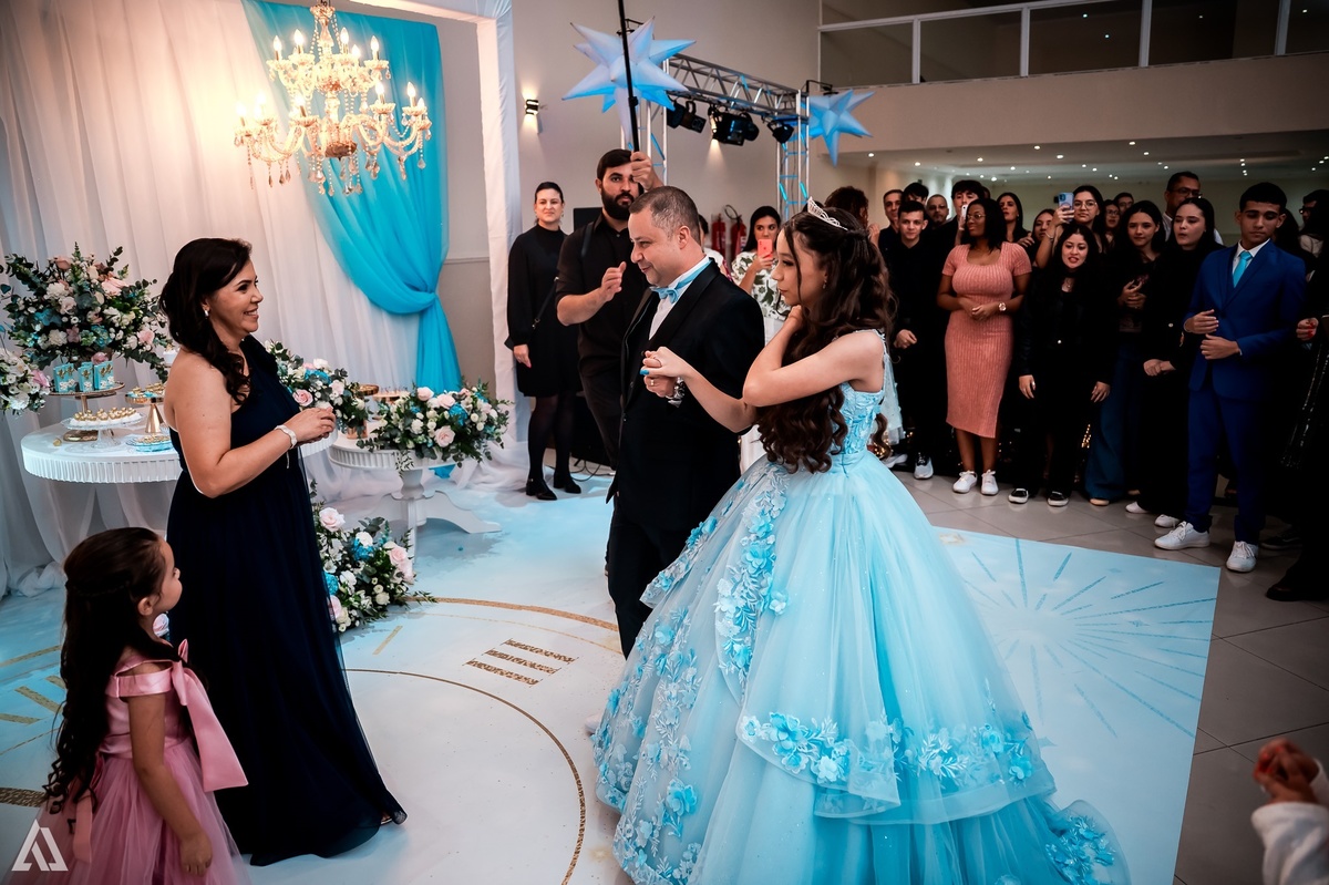 Ensaio Festa Book Teen Debutante 15 Anos Alex Jardim Fotografia Fotógrafo Makink Off Resende Itatiaia Penedo Porto Real Quatis Barra Mansa Volta Redonda Lena Buffet La Belle Maison Estela Dani Vidal Elimeire Laurino Camila Hoffmann Cerimonial Maquiadora