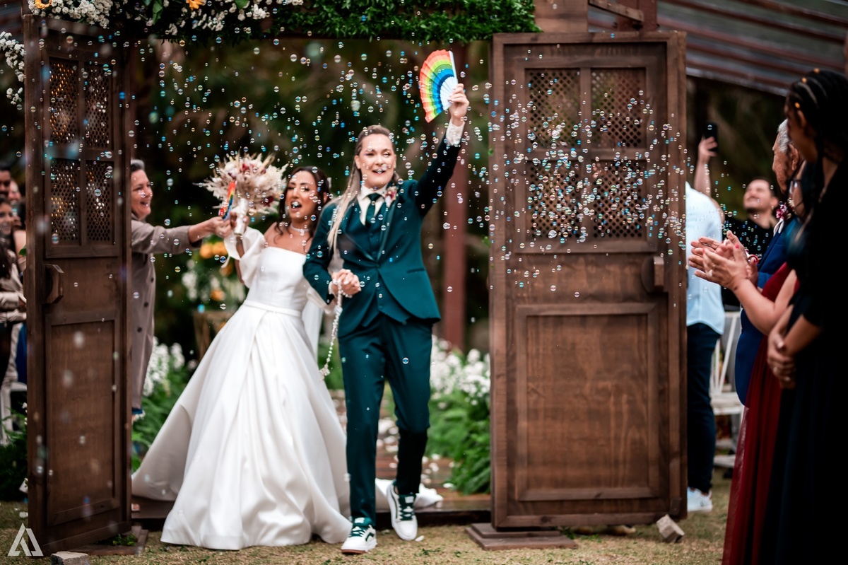 Wedding Casamento Buffet Making Off Decoração Cerimonialista Fotógrafo Vestido Noiva Noivo Camila Hoffmann Alicia Dani Vidal Vila Nova La Belle Maison Lena Buffet Diva Buffet Buquê Resende Penedo LGBT Casamento Homo afetivo Gay Lésbica