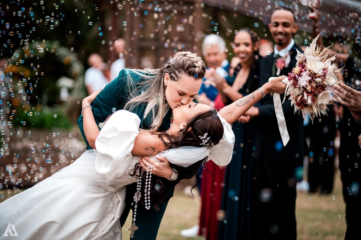Wedding Casamento Buffet Making Off Decoração Cerimonialista Fotógrafo Vestido Noiva Noivo Camila Hoffmann Alicia Dani Vidal Vila Nova La Belle Maison Lena Buffet Diva Buffet Buquê Resende Penedo LGBT Casamento Homo afetivo Gay Lésbica