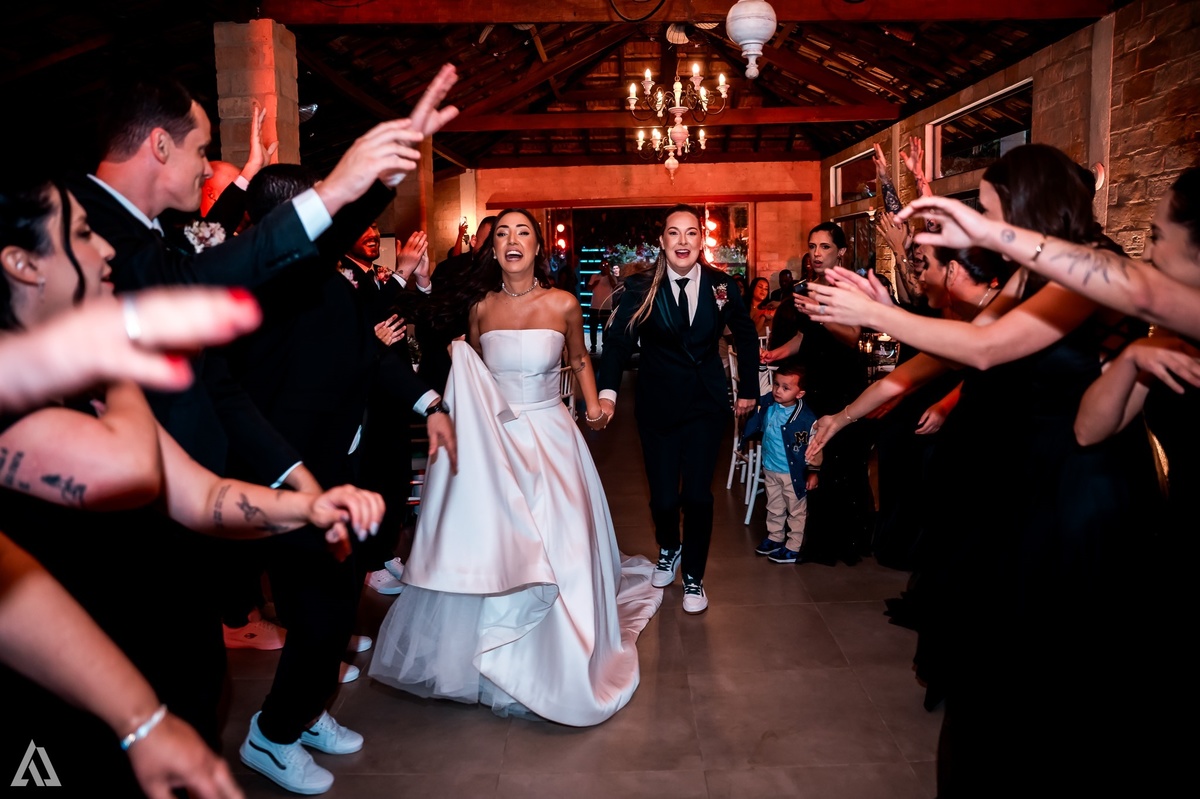 Wedding Casamento Buffet Making Off Decoração Cerimonialista Fotógrafo Vestido Noiva Noivo Camila Hoffmann Alicia Dani Vidal Vila Nova La Belle Maison Lena Buffet Diva Buffet Buquê Resende Penedo LGBT Casamento Homo afetivo Gay Lésbica