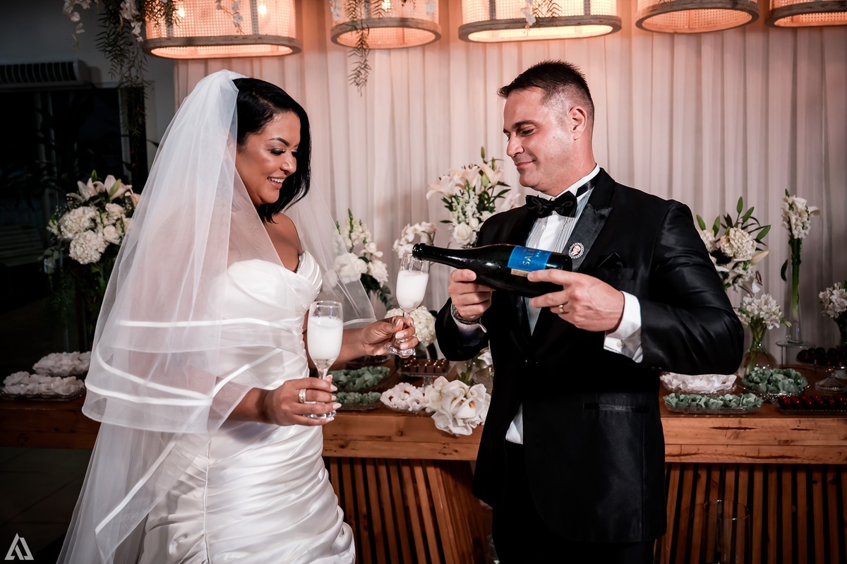 Wedding Casamento Buffet Making Off Decoração Cerimonialista Fotógrafo Vestido Noiva Noivo Camila Hoffmann Cerimonial Elimeire Assessoria de Evento Dani Vidal Vila Nova La Belle Maison Lena Buffet Casarão Penedo Diva Buffet Buquê Resende Penedo 