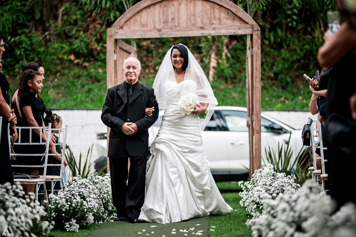 Wedding Casamento Buffet Making Off Decoração Cerimonialista Fotógrafo Vestido Noiva Noivo Camila Hoffmann Cerimonial Elimeire Assessoria de Evento Dani Vidal Vila Nova La Belle Maison Lena Buffet Casarão Penedo Diva Buffet Buquê Resende Penedo 
