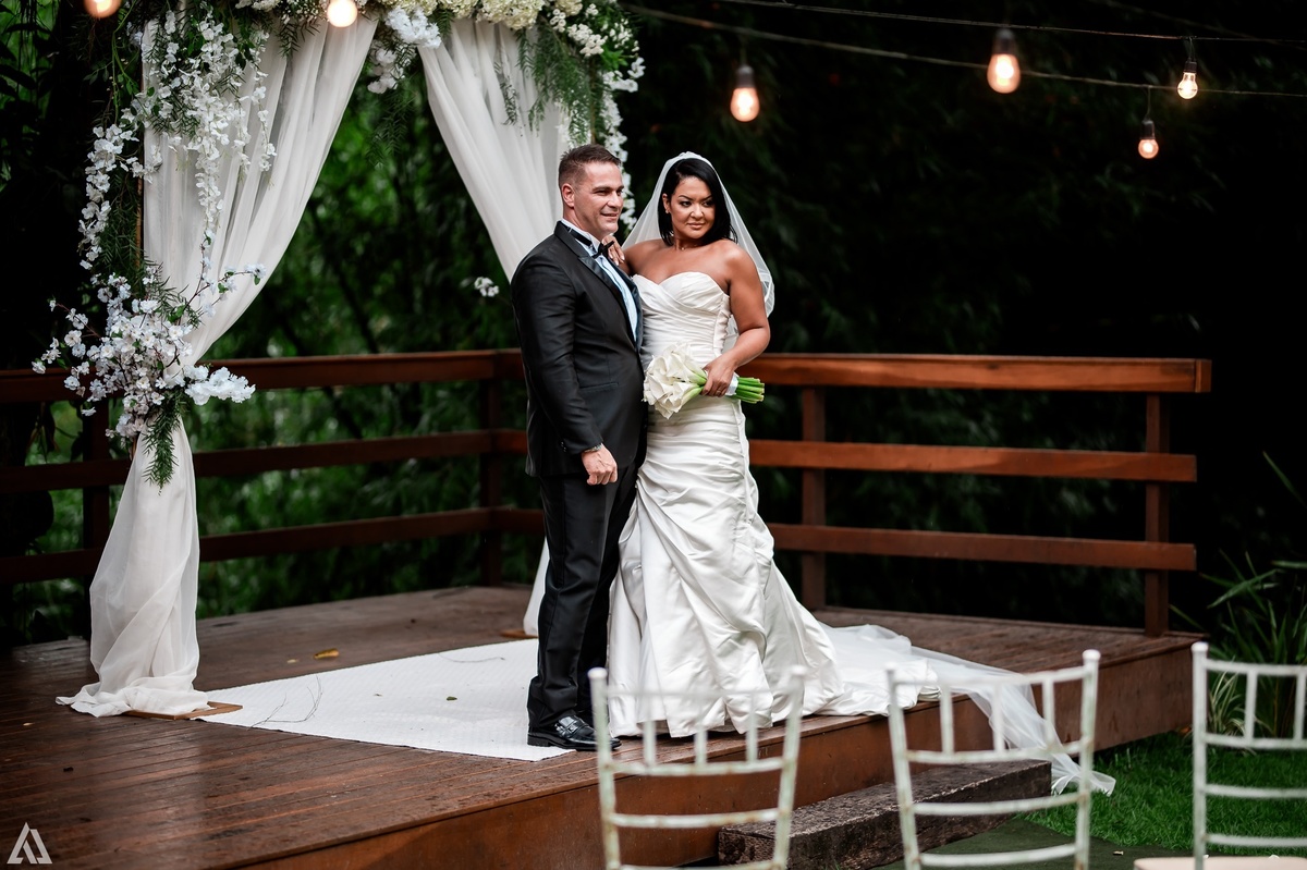 Wedding Casamento Buffet Making Off Decoração Cerimonialista Fotógrafo Vestido Noiva Noivo Camila Hoffmann Cerimonial Elimeire Assessoria de Evento Dani Vidal Vila Nova La Belle Maison Lena Buffet Casarão Penedo Diva Buffet Buquê Resende Penedo 