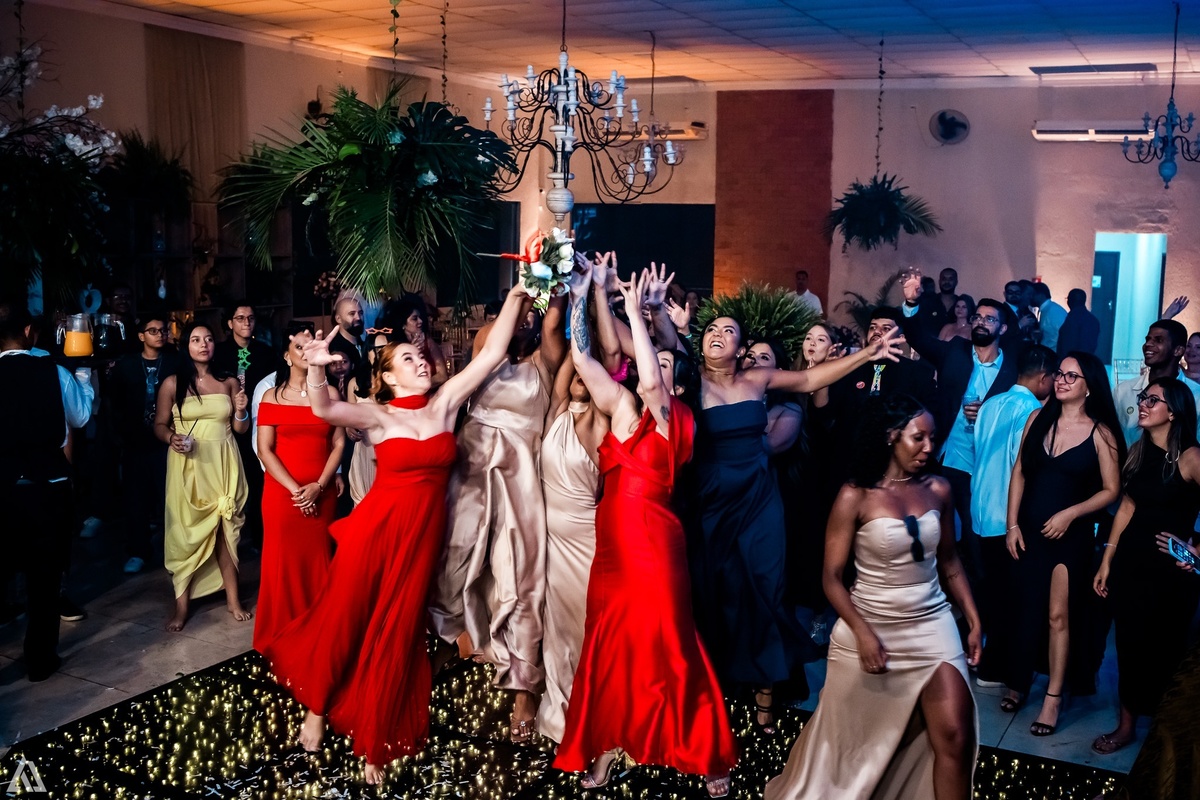 Wedding Casamento Buffet Making Off Decoração Cerimonialista Fotógrafo Vestido Noiva Noivo Camila Hoffmann Cerimonial Elimeire Assessoria de Evento Dani Vidal Vila Nova La Belle Maison Lena Buffet Casarão Penedo Diva Buffet Buquê Resende Penedo 