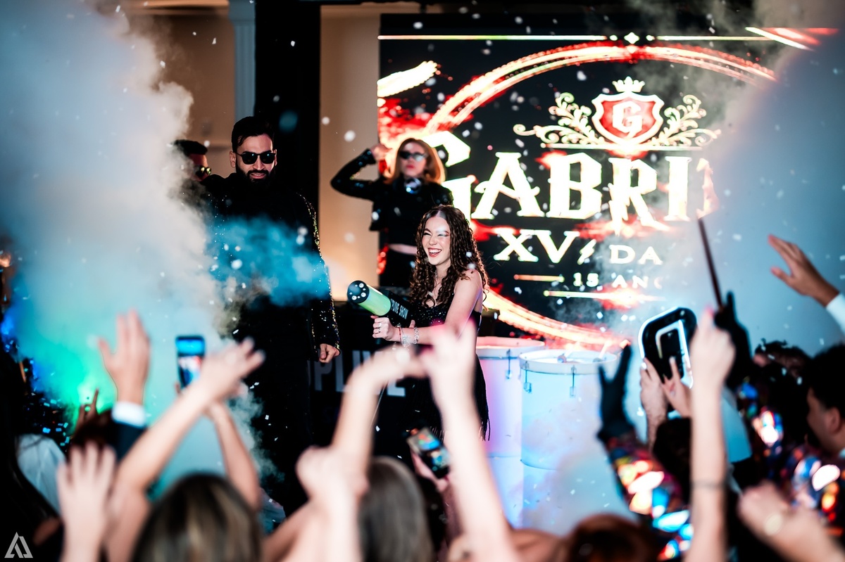 Ensaio Festa Book Teen Debutante 15 Anos Alex Jardim Fotografia Fotógrafo Makink Off Resende Itatiaia Penedo Porto Real Quatis Barra Mansa Volta Redonda Lena Buffet La Belle Maison Estela Dani Vidal Alicia Oliveira Camila Hoffmann Cerimonial Maquiadora