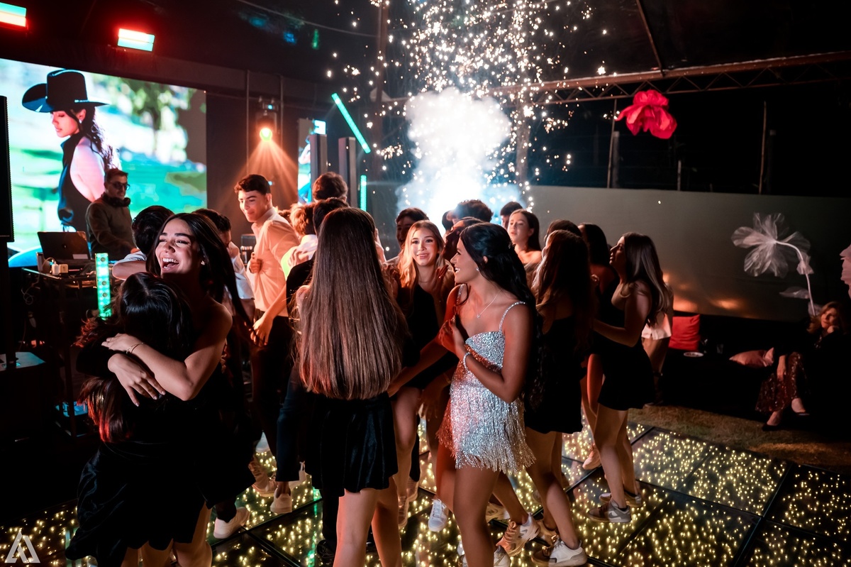 Ensaio Festa Book Teen Debutante 15 Anos Alex Jardim Fotografia Fotógrafo Makink Off Resende Itatiaia Penedo Porto Real Quatis Barra Mansa Volta Redonda Lena Buffet La Belle Maison Estela Dani Vidal Alicia Oliveira Camila Hoffmann Cerimonial Maquiadora
