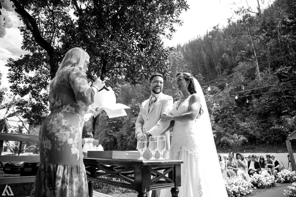 Wedding Casamento Buffet Making Off Decoração Cerimonialista Fotógrafo Vestido Noiva Noivo Camila Hoffmann Cerimonial Elimeire Assessoria de Evento Dani Vidal Vila Nova La Belle Maison Lena Buffet Casarão Penedo Diva Buffet Buquê Resende Penedo 