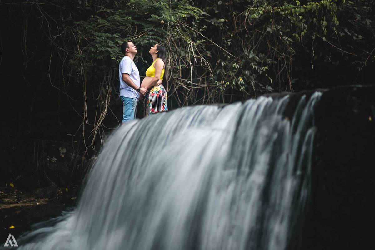 Ensaio Book Gestante Cachoeira Casal Alex Jardim Fotografia Fotógrafo Resende Itatiaia Porto Real Quatis Barra Mansa Volta Redonda 