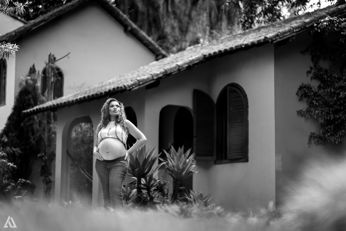 Ensaio Book Gestante Alex Jardim Fotografia Fotógrafo Resende Itatiaia Porto Real Quatis Barra Mansa Volta Redonda Gestante mão na barriga e na cintura