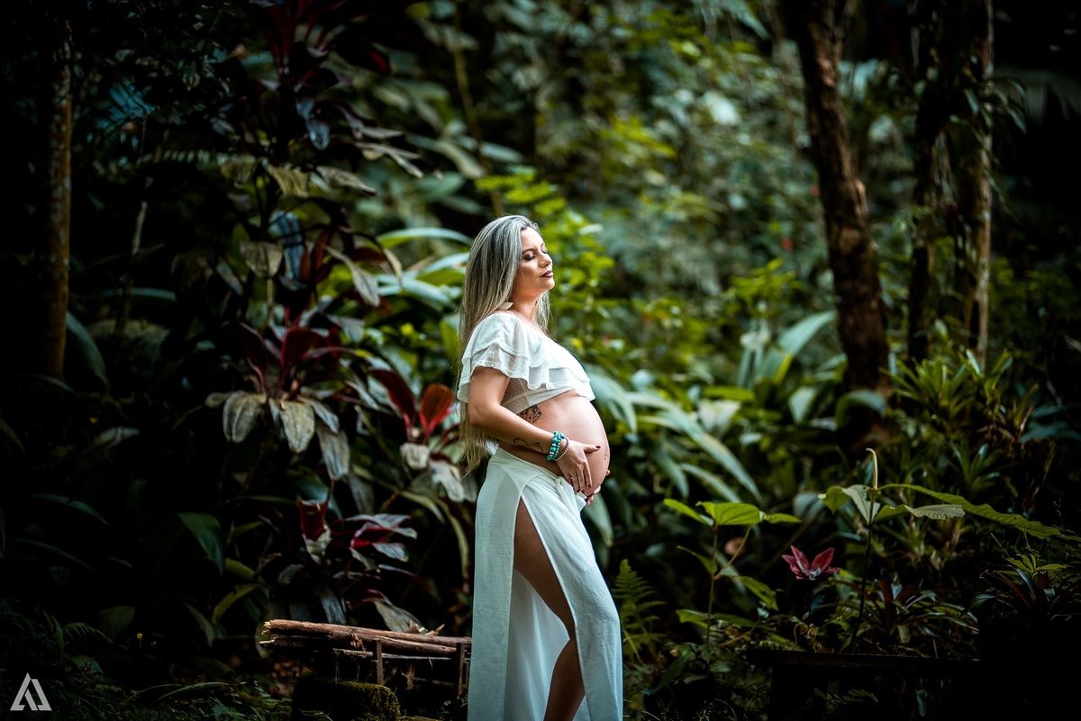 Ensaio Book Gestante Nua Folha na Barriga Cachoeira Alex Jardim Fotografia Fotógrafo Resende Itatiaia Penedo Porto Real Quatis Barra Mansa Volta Redonda 