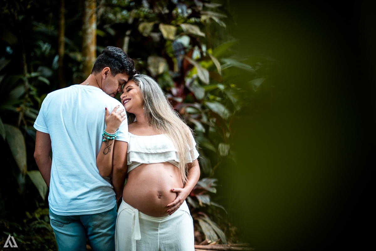 Ensaio Book Gestante Nua Folha na Barriga Cachoeira Alex Jardim Fotografia Fotógrafo Resende Itatiaia Penedo Porto Real Quatis Barra Mansa Volta Redonda 