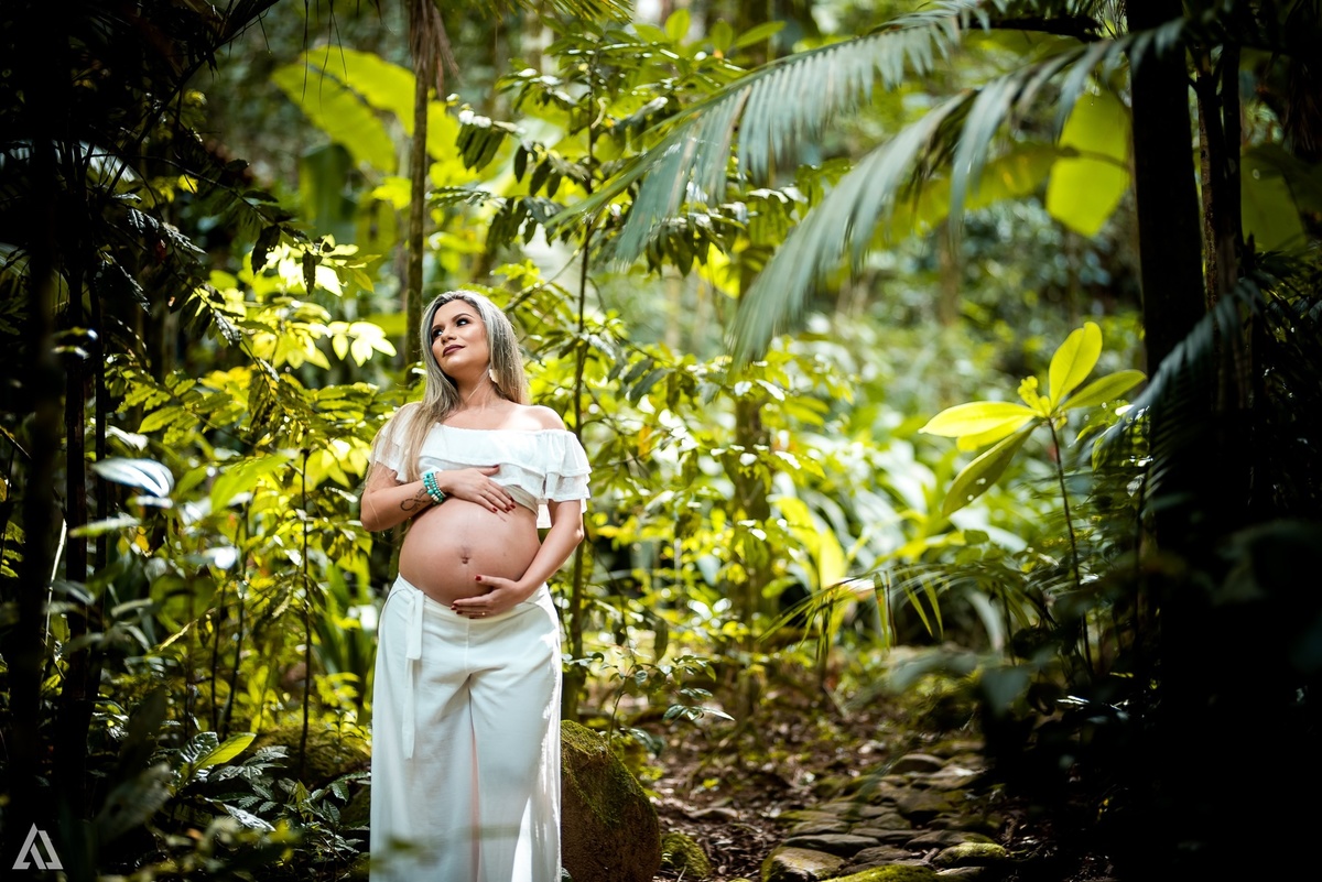 Ensaio Book Gestante Nua Folha na Barriga Cachoeira Alex Jardim Fotografia Fotógrafo Resende Itatiaia Penedo Porto Real Quatis Barra Mansa Volta Redonda 