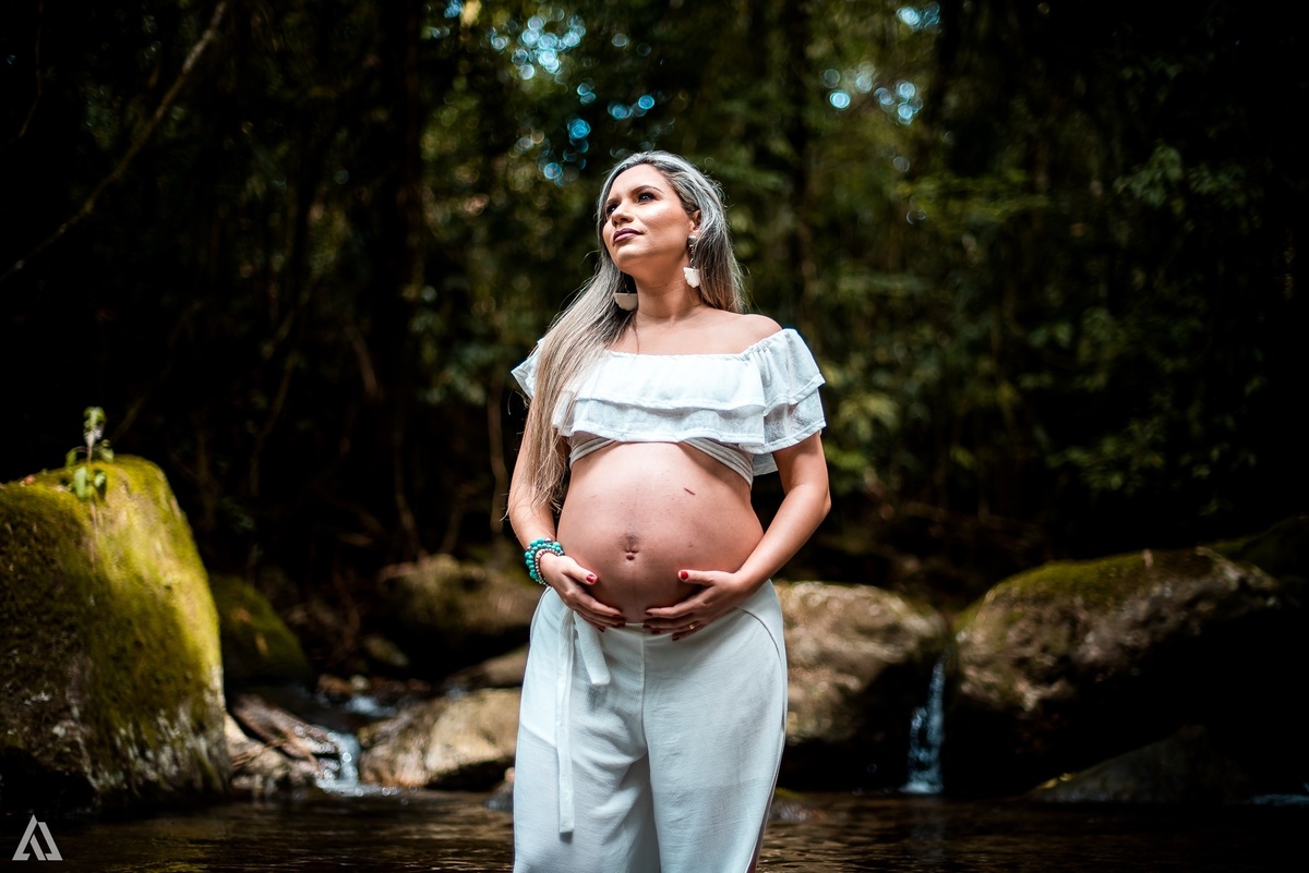 Ensaio Book Gestante Nua Folha na Barriga Cachoeira Alex Jardim Fotografia Fotógrafo Resende Itatiaia Penedo Porto Real Quatis Barra Mansa Volta Redonda 