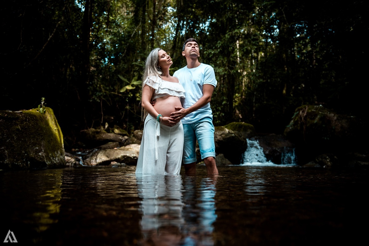 Ensaio Book Gestante Nua Folha na Barriga Cachoeira Alex Jardim Fotografia Fotógrafo Resende Itatiaia Penedo Porto Real Quatis Barra Mansa Volta Redonda 