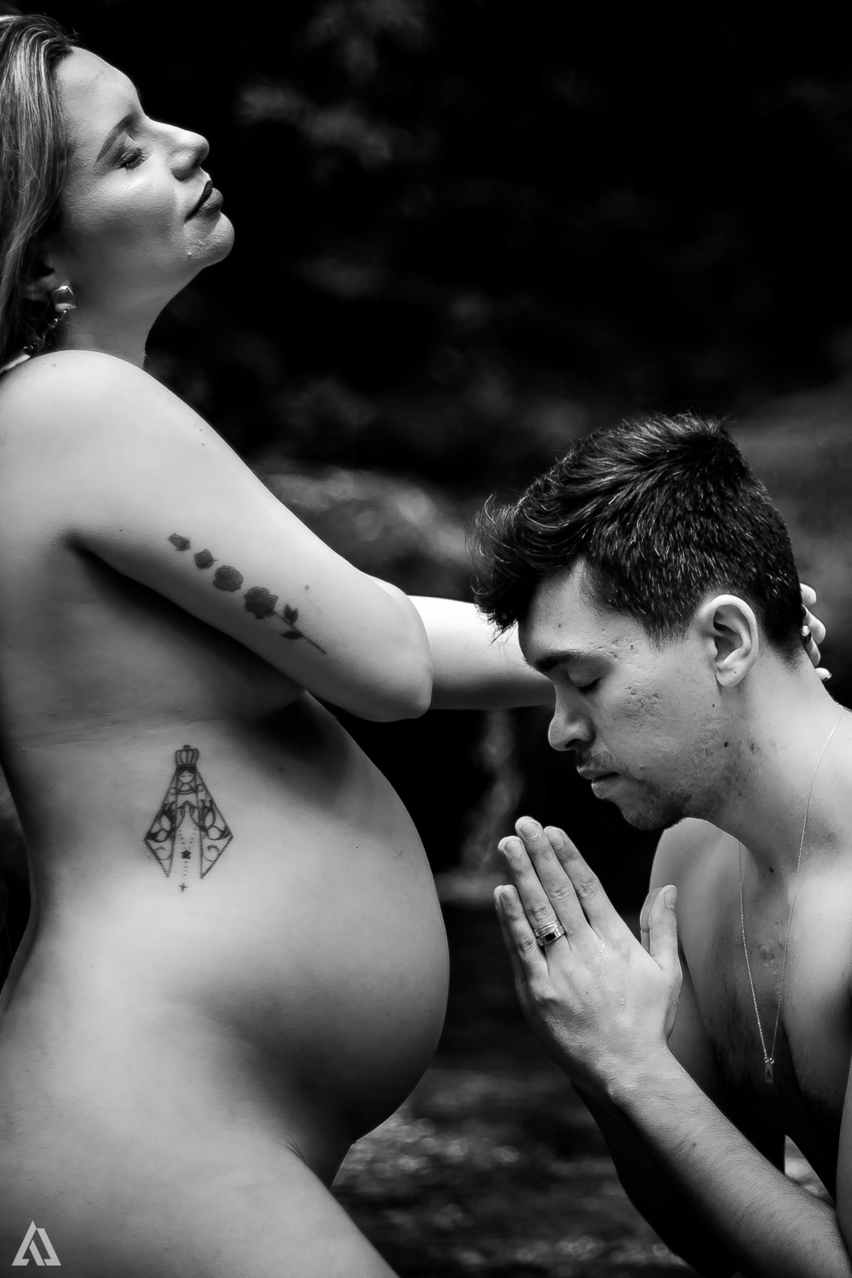 Ensaio Book Gestante Nua Folha na Barriga Cachoeira Alex Jardim Fotografia Fotógrafo Resende Itatiaia Penedo Porto Real Quatis Barra Mansa Volta Redonda 