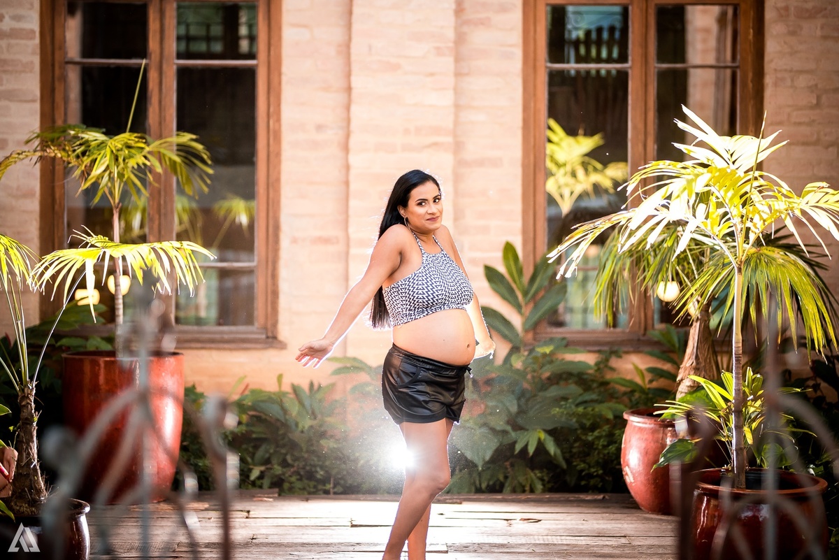 Ensaio Book Gestante Nua Lingerie Cachorro Alex Jardim Fotografia Fotógrafo Resende Itatiaia Penedo Porto Real Quatis Barra Mansa Volta Redonda Galpão Mix