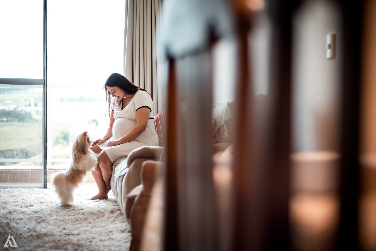 Ensaio Book Gestante Lifestyle Lingerie Alex Jardim Fotografia Fotógrafo Resende Itatiaia Penedo Porto Real Quatis Barra Mansa Volta Redonda Cachorro Cadela