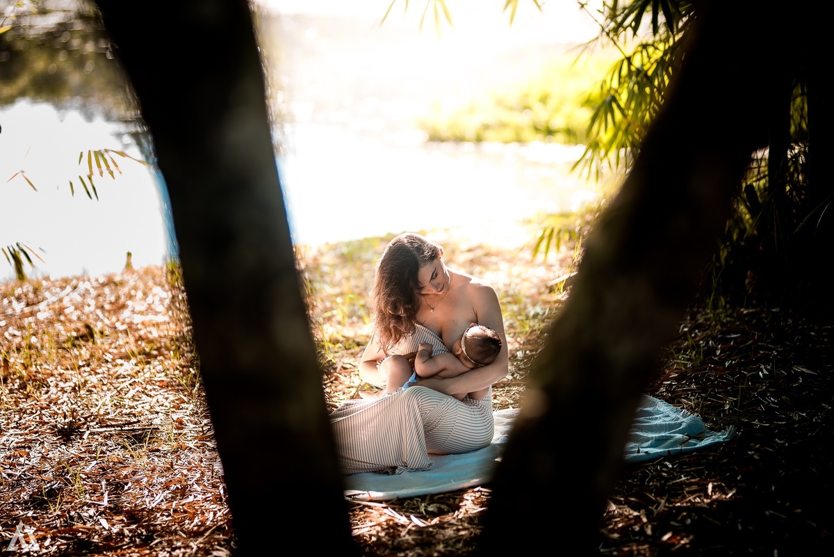 Ensaio Book Gestante Lifestyle Amamentar amamentação liquido da vida Alex Jardim Fotografia Fotógrafo Resende Itatiaia Penedo Porto Real Quatis Barra Mansa Volta Redonda Serrinha do Alambari Casa da Lua Clube Campestre amarmentar