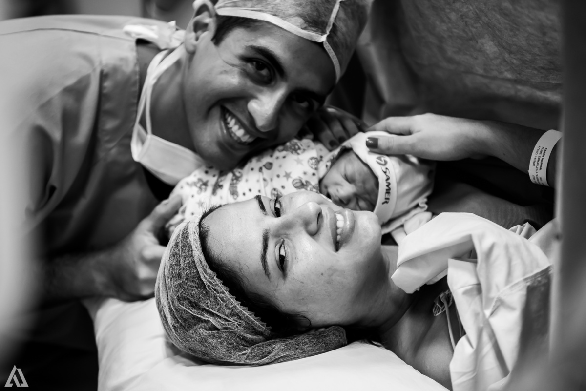 Fotografia de Parto Cesárea Normal Humanizado Alex Jardim Fotografia Fotógrafo iapbp cesarean maternidade Resende Itatiaia Penedo Porto Real Quatis Barra Mansa Volta Redonda Serrinha do Alambari Hospital Maternidade APMIR SAMER UNIMED