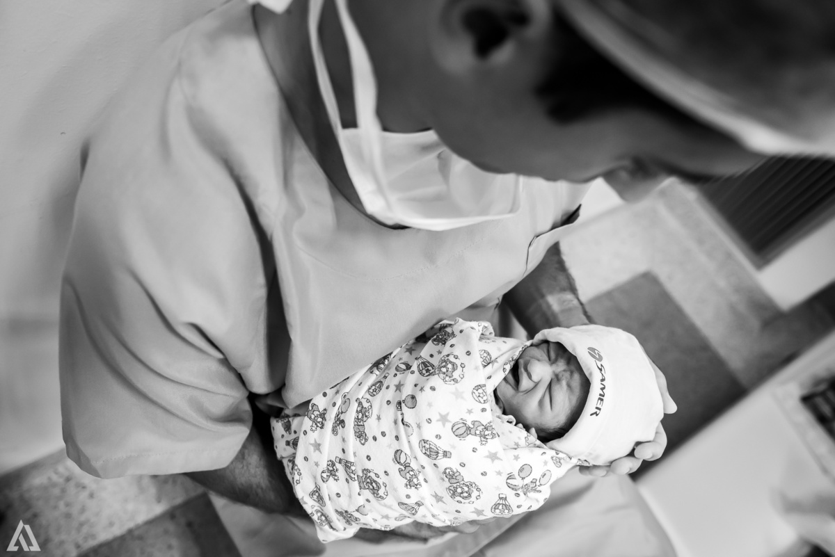 Fotografia de Parto Cesárea Normal Humanizado Alex Jardim Fotografia Fotógrafo iapbp cesarean maternidade Resende Itatiaia Penedo Porto Real Quatis Barra Mansa Volta Redonda Serrinha do Alambari Hospital Maternidade APMIR SAMER UNIMED