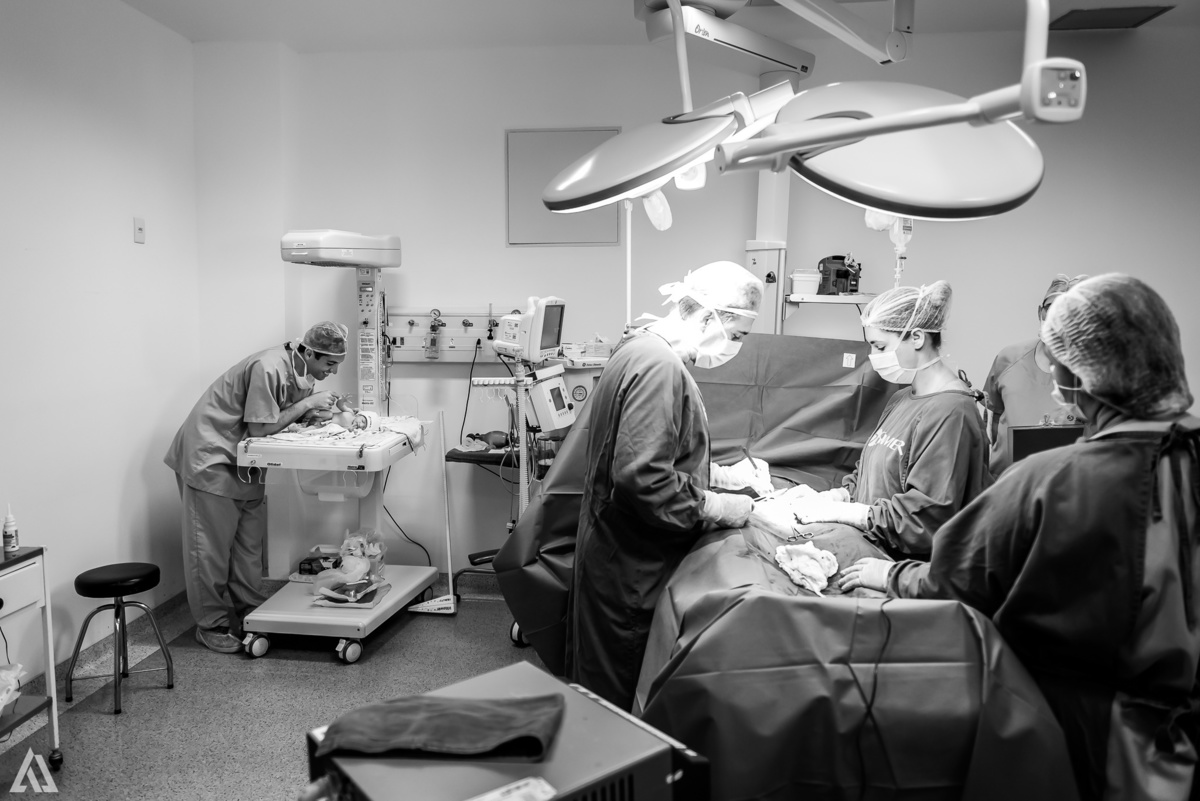 Fotografia de Parto Cesárea Normal Humanizado Alex Jardim Fotografia Fotógrafo iapbp cesarean maternidade Resende Itatiaia Penedo Porto Real Quatis Barra Mansa Volta Redonda Serrinha do Alambari Hospital Maternidade APMIR SAMER UNIMED