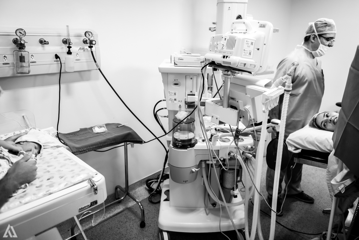 Fotografia de Parto Cesárea Normal Humanizado Alex Jardim Fotografia Fotógrafo iapbp cesarean maternidade Resende Itatiaia Penedo Porto Real Quatis Barra Mansa Volta Redonda Serrinha do Alambari Hospital Maternidade APMIR SAMER UNIMED