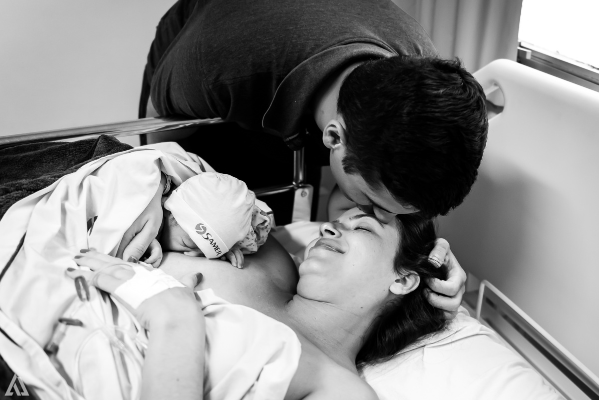 Fotografia de Parto Cesárea Normal Humanizado Alex Jardim Fotografia Fotógrafo iapbp cesarean maternidade Resende Itatiaia Penedo Porto Real Quatis Barra Mansa Volta Redonda Serrinha do Alambari Hospital Maternidade APMIR SAMER UNIMED