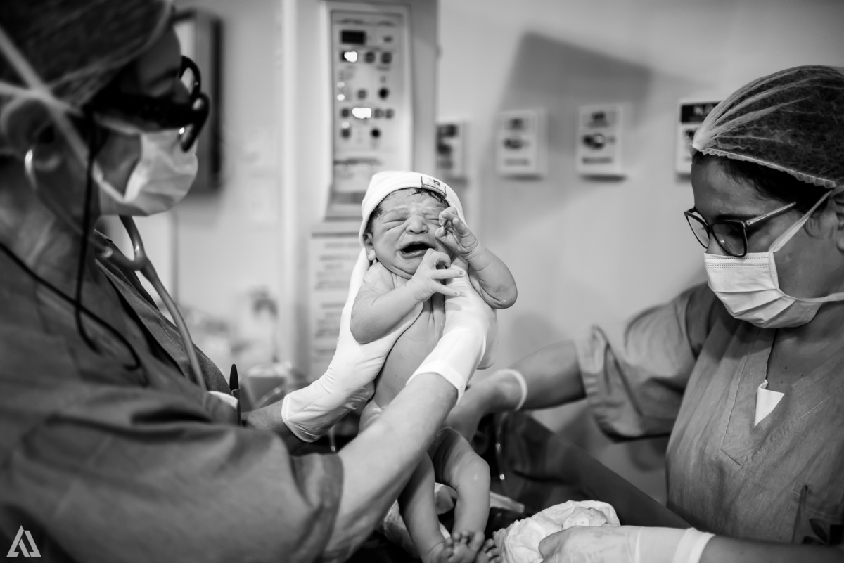 Fotografia de Parto Cesárea Normal Humanizado Alex Jardim Fotografia Fotógrafo iapbp cesarean maternidade Resende Itatiaia Penedo Porto Real Quatis Barra Mansa Volta Redonda Serrinha do Alambari Hospital Maternidade APMIR SAMER UNIMED