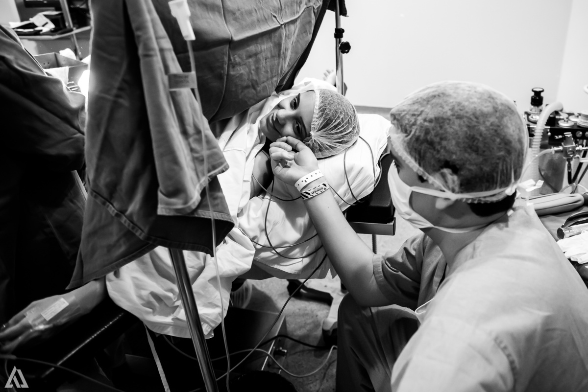 Fotografia de Parto Cesárea Normal Humanizado Alex Jardim Fotografia Fotógrafo iapbp cesarean maternidade Resende Itatiaia Penedo Porto Real Quatis Barra Mansa Volta Redonda Serrinha do Alambari Hospital Maternidade APMIR SAMER UNIMED