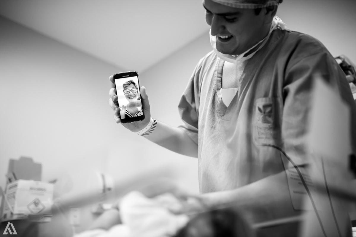 Fotografia de Parto Cesárea Normal Humanizado Alex Jardim Fotografia Fotógrafo iapbp cesarean maternidade Resende Itatiaia Penedo Porto Real Quatis Barra Mansa Volta Redonda Serrinha do Alambari Hospital Maternidade APMIR SAMER UNIMED