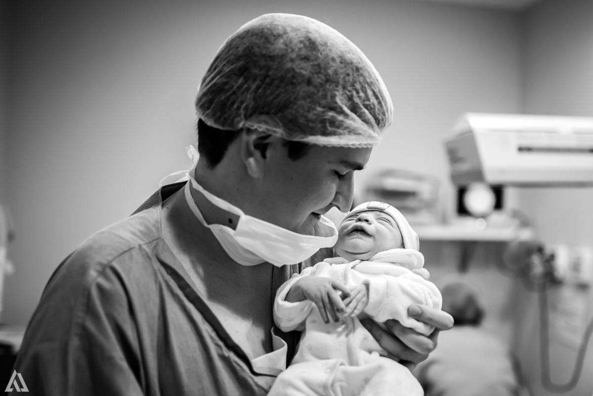 Fotografia de Parto Cesárea Normal Humanizado Alex Jardim Fotografia Fotógrafo iapbp cesarean maternidade Resende Itatiaia Penedo Porto Real Quatis Barra Mansa Volta Redonda Serrinha do Alambari Hospital Maternidade APMIR SAMER UNIMED