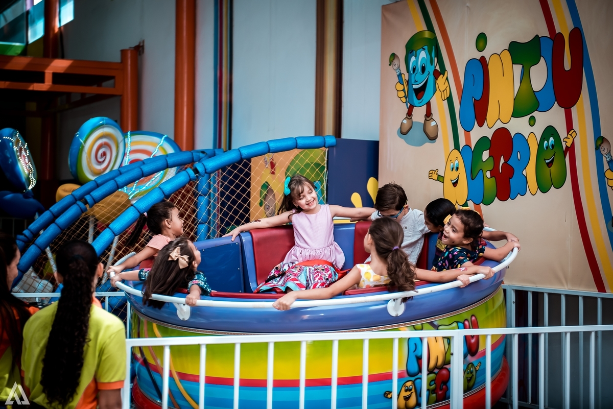 Aniversário Infantil LOL Alex Jardim Fotografia Fotógrafo Resende Itatiaia Penedo Porto Real Quatis Barra Mansa Volta Redonda Buffet Pintou Alegria