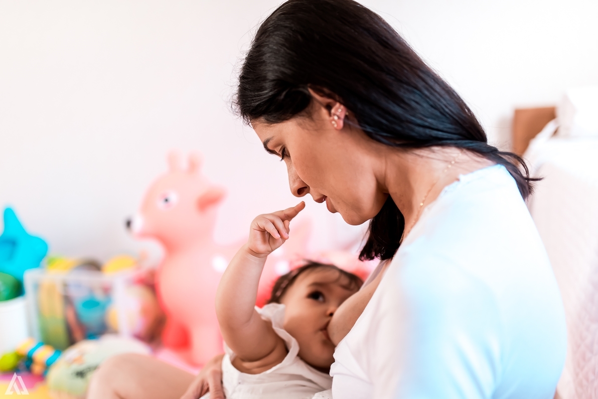 Ensaio Book Gestante Lifestyle Amamentar amamentação liquido da vida Alex Jardim Fotografia Fotógrafo Resende Itatiaia Penedo Porto Real Quatis Barra Mansa Volta Redonda Serrinha do Alambari  amarmentar