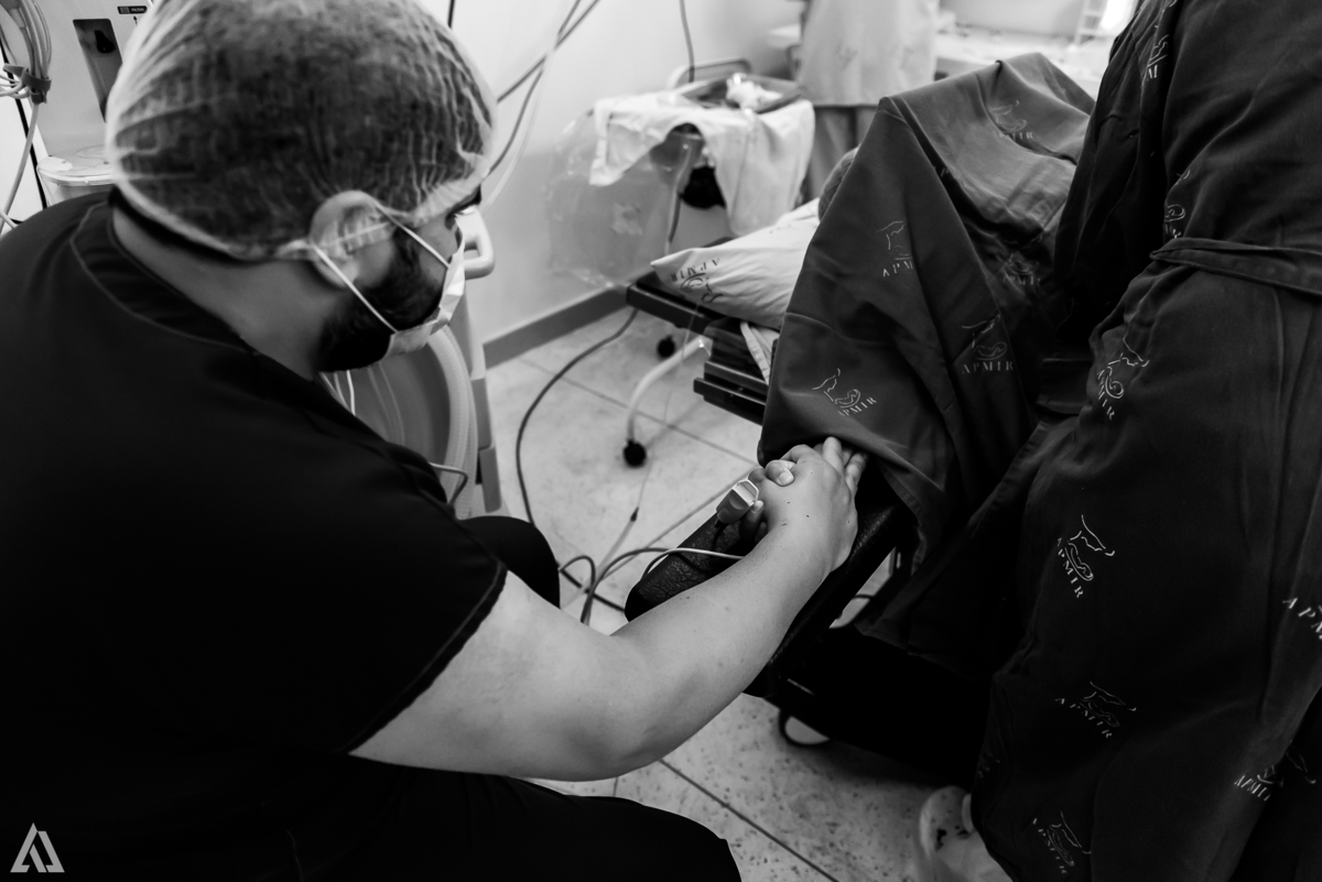 Fotografia de Parto Cesárea Normal Humanizado Alex Jardim Fotografia Fotógrafo iapbp cesarean maternidade Resende Itatiaia Penedo Porto Real Quatis Barra Mansa Volta Redonda Serrinha do Alambari Hospital Maternidade APMIR SAMER UNIMED HINJA