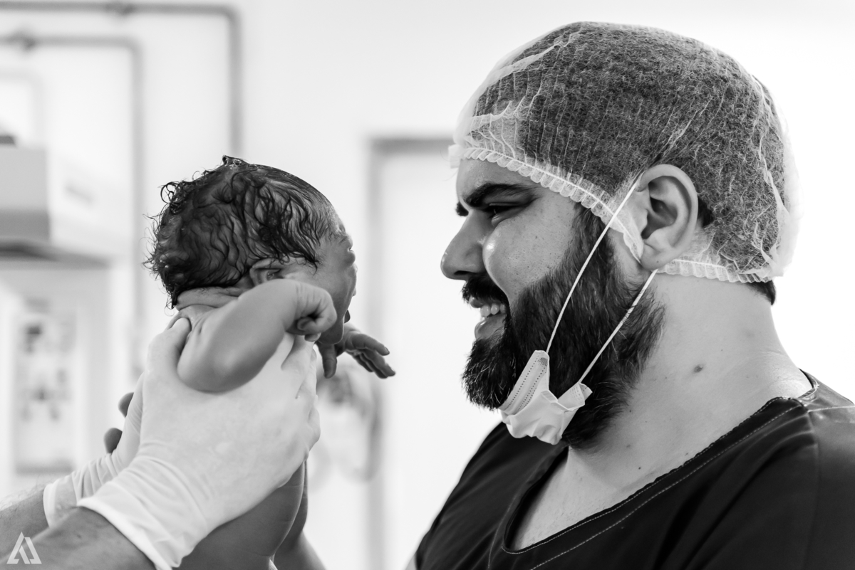 Fotografia de Parto Cesárea Normal Humanizado Alex Jardim Fotografia Fotógrafo iapbp cesarean maternidade Resende Itatiaia Penedo Porto Real Quatis Barra Mansa Volta Redonda Serrinha do Alambari Hospital Maternidade APMIR SAMER UNIMED HINJA