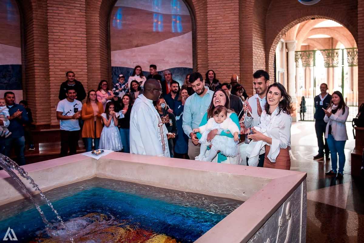 Cerimônia de Batismo Batizado Alex Jardim Fotografia Fotógrafo Resende Itatiaia Penedo Porto Real Quatis Barra Mansa Volta Redonda Capela do Batismo Aparecida do Norte Basílica de Nossa Senhora de Aparecida