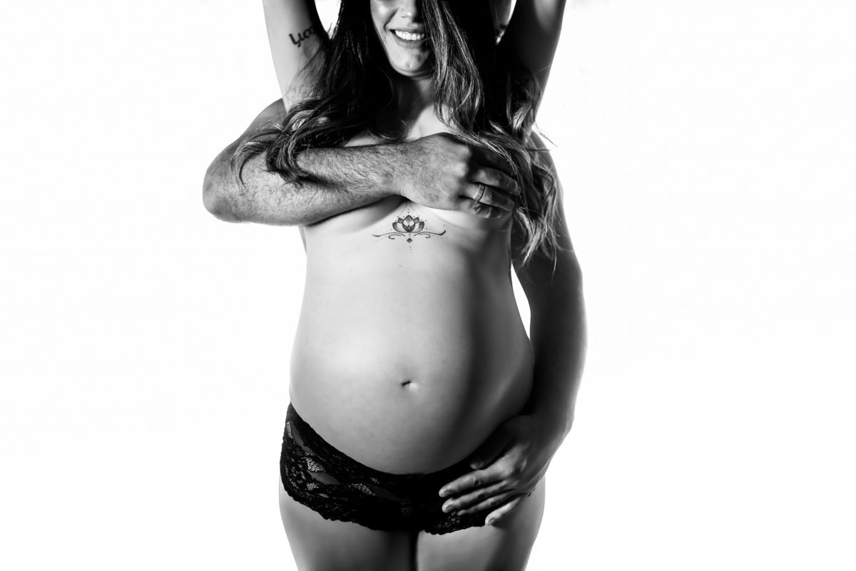 Ensaio Book Foto de Gestante nua sem roupa Alex Jardim Fotografia Fotógrafo Resende Itatiaia Penedo Porto Real Quatis Barra Mansa Volta Redonda Serrinha do Alambari Mauá Maringá Maromba Galpão Mix Gravidiva TOP lindas Natureza família