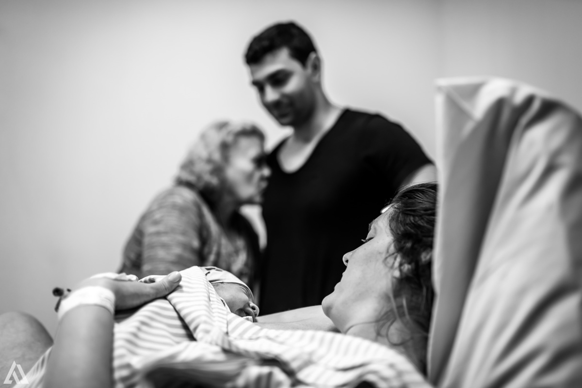 Fotografia de Parto Cesárea Normal Humanizado Alex Jardim Fotografia Fotógrafo iapbp cesarean maternidade Resende Itatiaia Penedo Porto Real Quatis Barra Mansa Volta Redonda Serrinha do Alambari Hospital Maternidade APMIR SAMER UNIMED