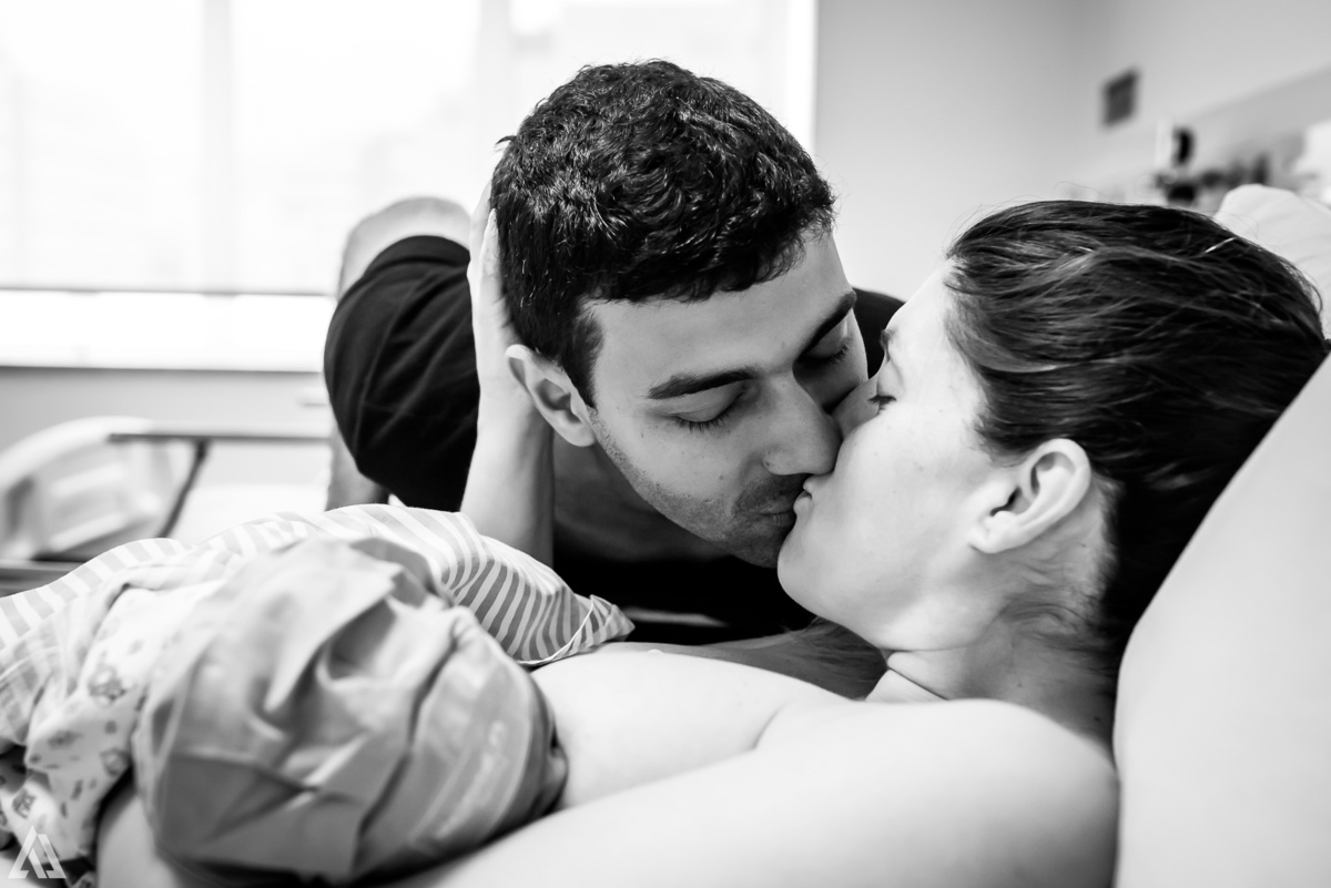 Fotografia de Parto Cesárea Normal Humanizado Alex Jardim Fotografia Fotógrafo iapbp cesarean maternidade Resende Itatiaia Penedo Porto Real Quatis Barra Mansa Volta Redonda Serrinha do Alambari Hospital Maternidade APMIR SAMER UNIMED