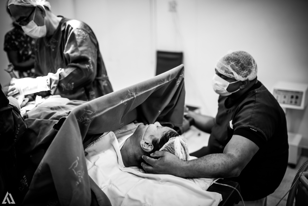 Fotografia de Parto Cesárea Normal Humanizado Alex Jardim Fotografia Fotógrafo iapbp cesarean maternidade Resende Itatiaia Penedo Porto Real Quatis Barra Mansa Volta Redonda Serrinha do Alambari Hospital Maternidade APMIR SAMER UNIMED