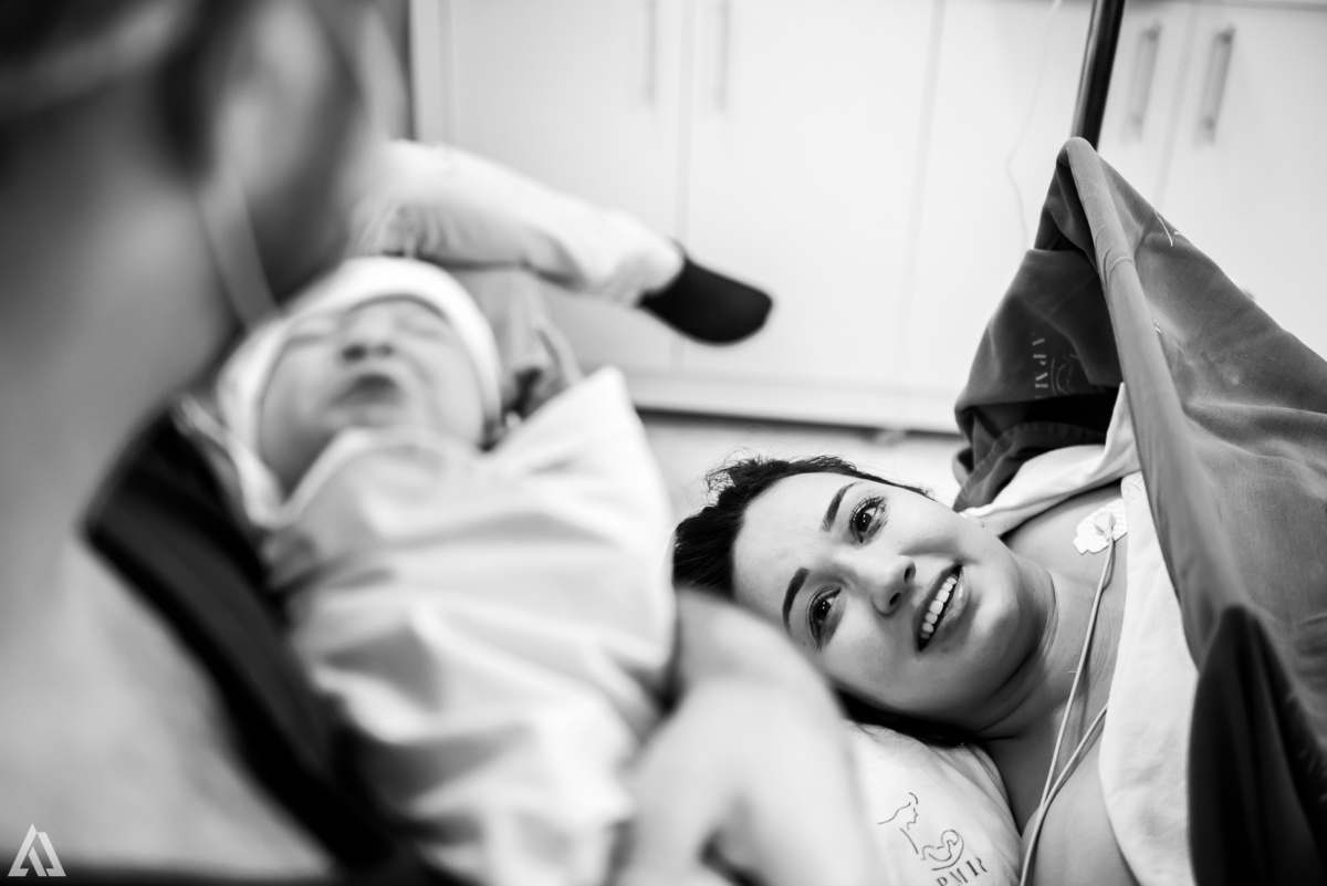 Fotografia de Parto Cesárea Normal Humanizado Alex Jardim Fotografia Fotógrafo iapbp cesarean maternidade Resende Itatiaia Penedo Porto Real Quatis Barra Mansa Volta Redonda Serrinha do Alambari Hospital Maternidade APMIR SAMER UNIMED