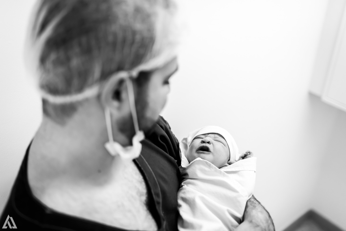 Fotografia de Parto Cesárea Normal Humanizado Alex Jardim Fotografia Fotógrafo iapbp cesarean maternidade Resende Itatiaia Penedo Porto Real Quatis Barra Mansa Volta Redonda Serrinha do Alambari Hospital Maternidade APMIR SAMER UNIMED