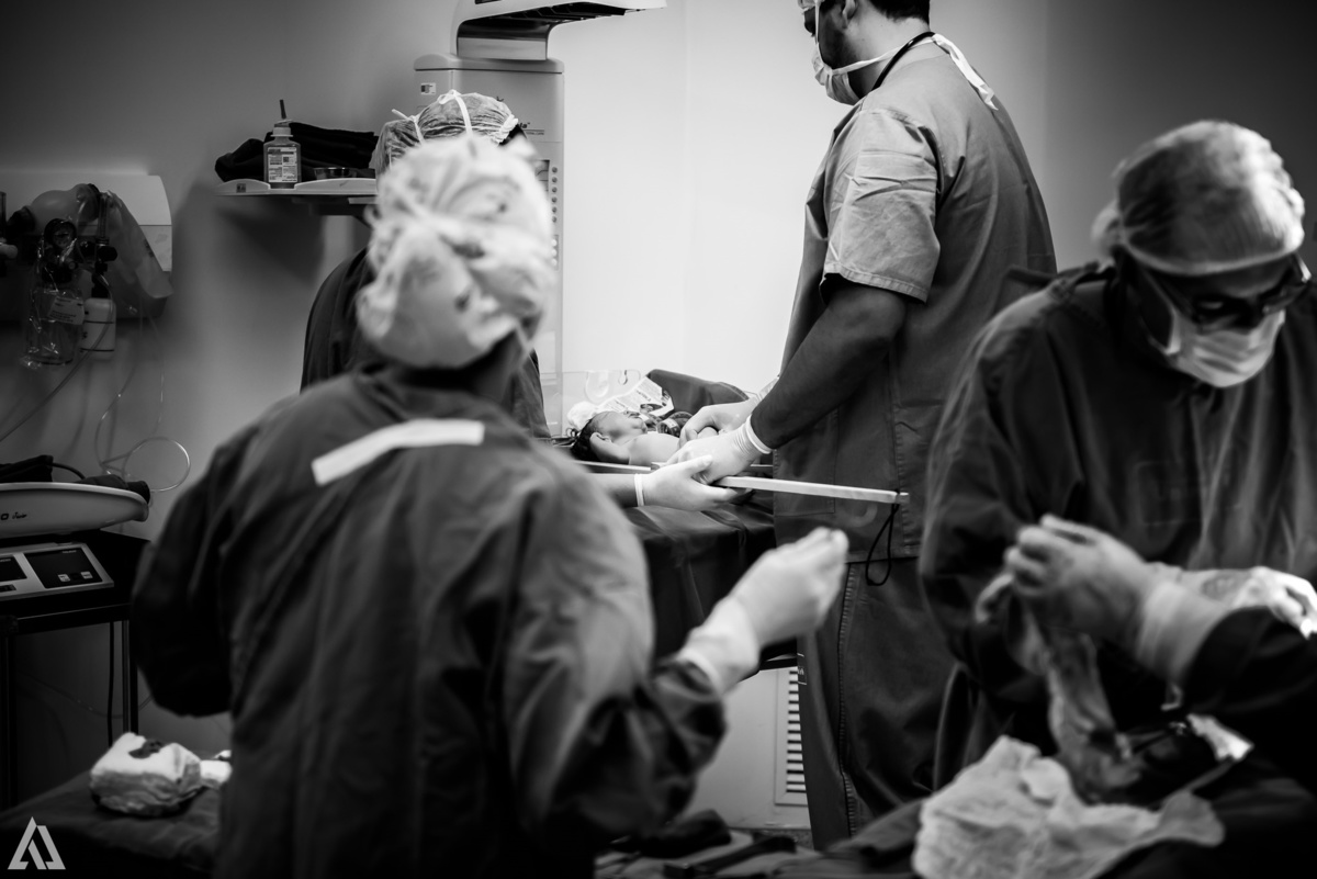 Fotografia de Parto Cesárea Normal Humanizado Alex Jardim Fotografia Fotógrafo iapbp cesarean maternidade Resende Itatiaia Penedo Porto Real Quatis Barra Mansa Volta Redonda Serrinha do Alambari Hospital Maternidade APMIR SAMER UNIMED