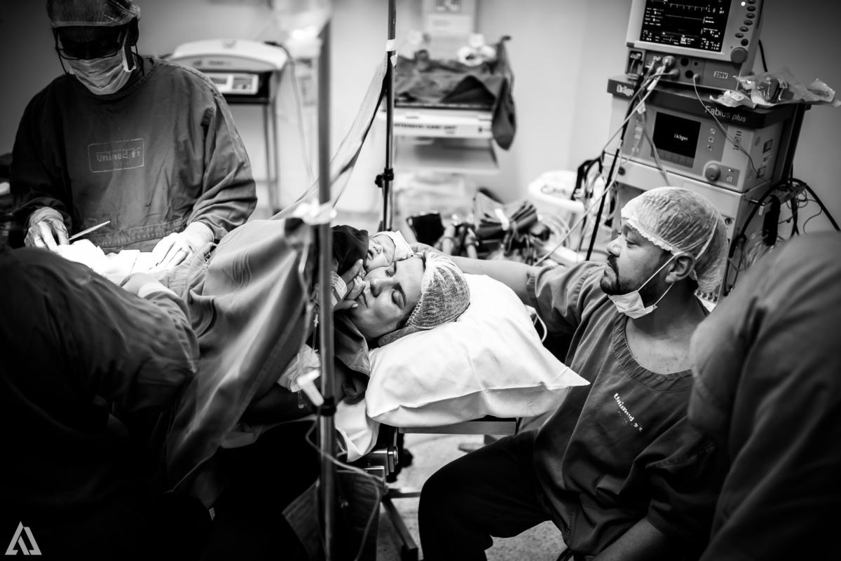 Fotografia de Parto Cesárea Normal Humanizado Alex Jardim Fotografia Fotógrafo iapbp cesarean maternidade Resende Itatiaia Penedo Porto Real Quatis Barra Mansa Volta Redonda Serrinha do Alambari Hospital Maternidade APMIR SAMER UNIMED