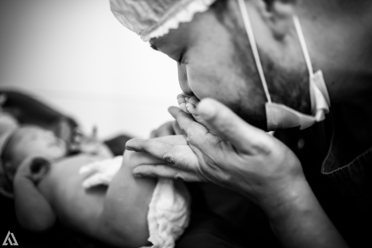 Fotografia de Parto Cesárea Normal Humanizado Alex Jardim Fotografia Fotógrafo iapbp cesarean maternidade Resende Itatiaia Penedo Porto Real Quatis Barra Mansa Volta Redonda Serrinha do Alambari Hospital Maternidade APMIR SAMER UNIMED