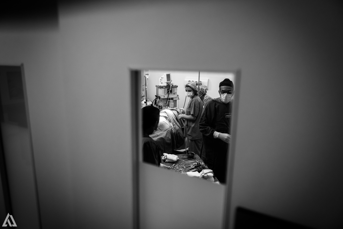 Fotografia de Parto Cesárea Normal Humanizado Alex Jardim Fotografia Fotógrafo iapbp cesarean maternidade Resende Itatiaia Penedo Porto Real Quatis Barra Mansa Volta Redonda Serrinha do Alambari Hospital Maternidade APMIR SAMER UNIMED