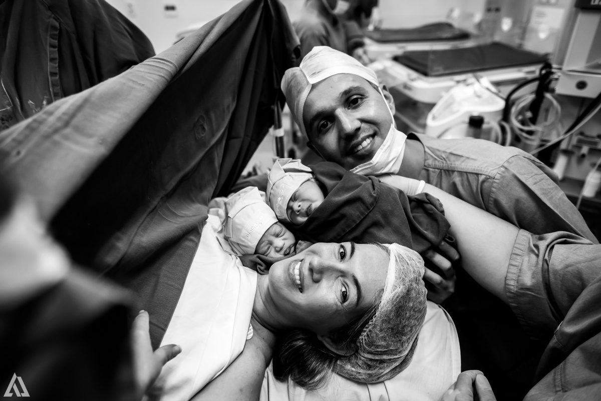 Fotografia de Parto Cesárea Normal Humanizado Alex Jardim Fotografia Fotógrafo iapbp cesarean maternidade Resende Itatiaia Penedo Porto Real Quatis Barra Mansa Volta Redonda Serrinha do Alambari Hospital Maternidade APMIR SAMER UNIMED